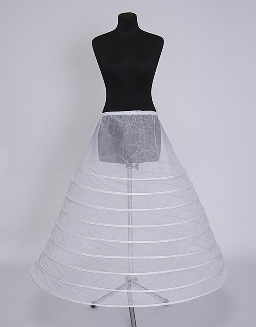 Свадебное платье с кринолином в 9 колец